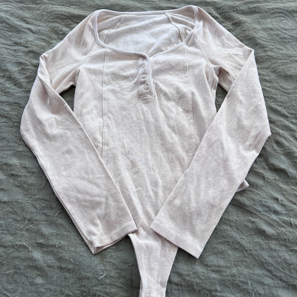 Aerie Long Sleeve V-Neck Bodysuit Medium Casual Soft Relaxation
